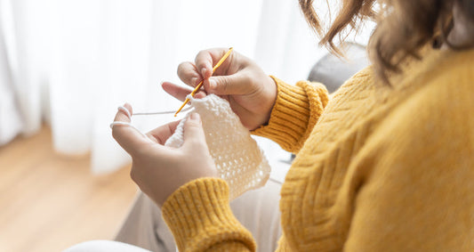 Tricot et crochet anti-stress : pourquoi les activités créatives font du bien ?
